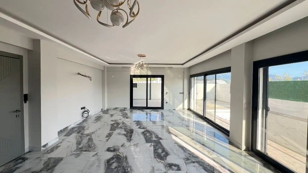 Spacious lounge